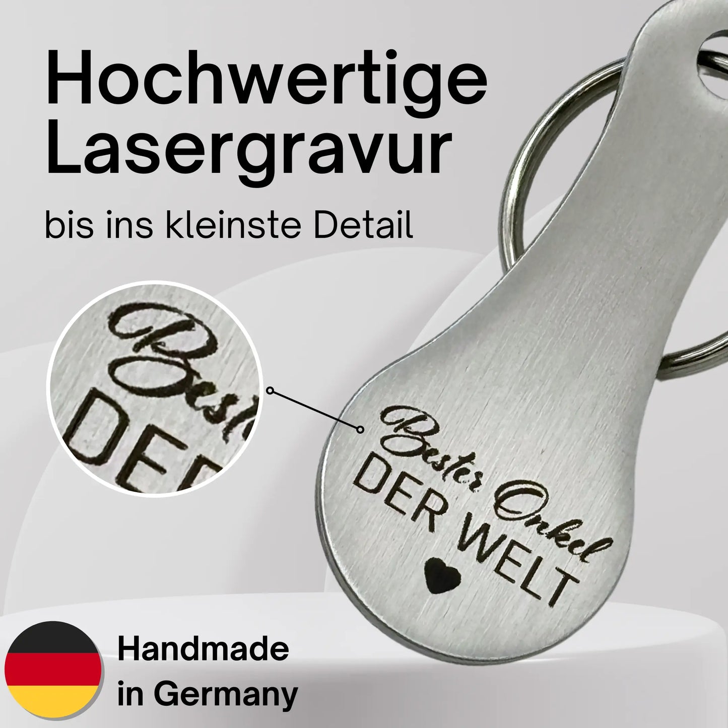 Detailaufnahme der hochwertigen Lasergravur „Bester Onkel der Welt“ auf Edelstahl-Schlüsselanhänger, Made in Germany