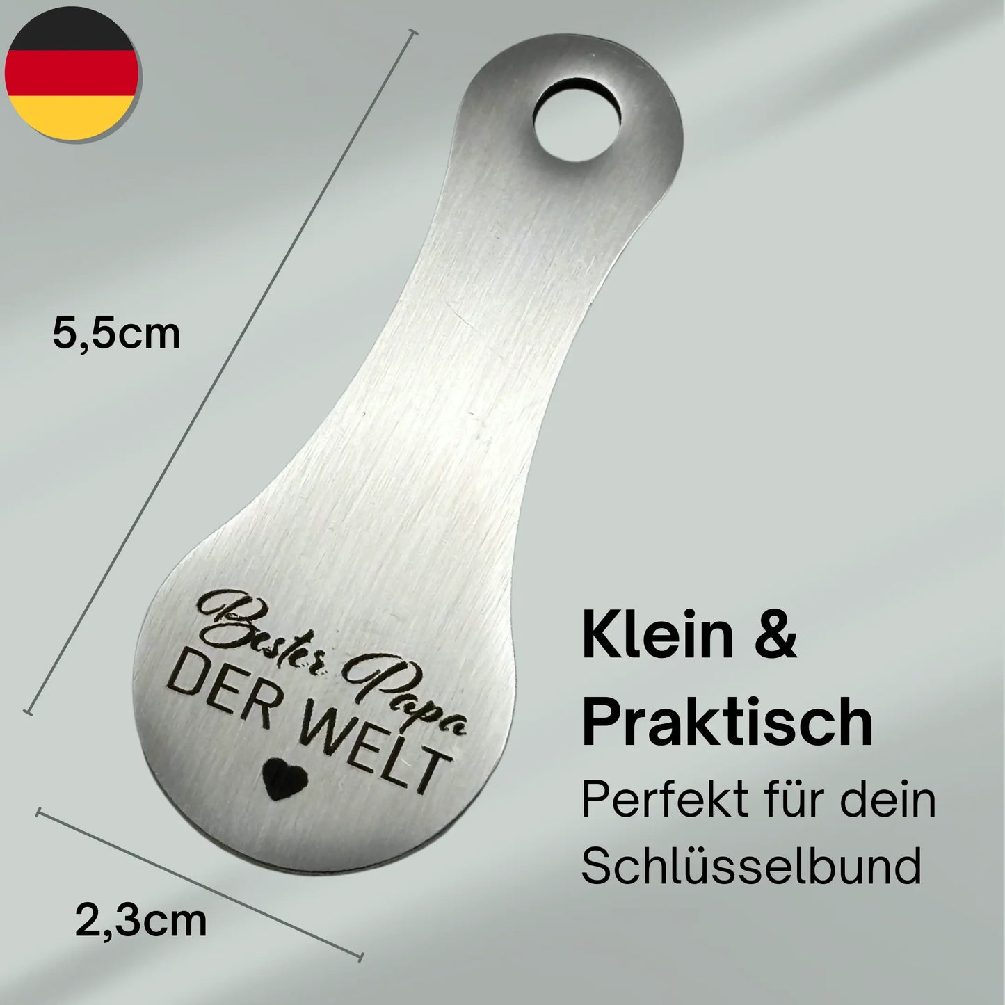 Maße des personalisierten Einkaufswagenlösers "Bester Papa der Welt" – kompakter und praktischer Schlüsselanhänger aus Edelstahl (5,5 x 2,3 cm)
