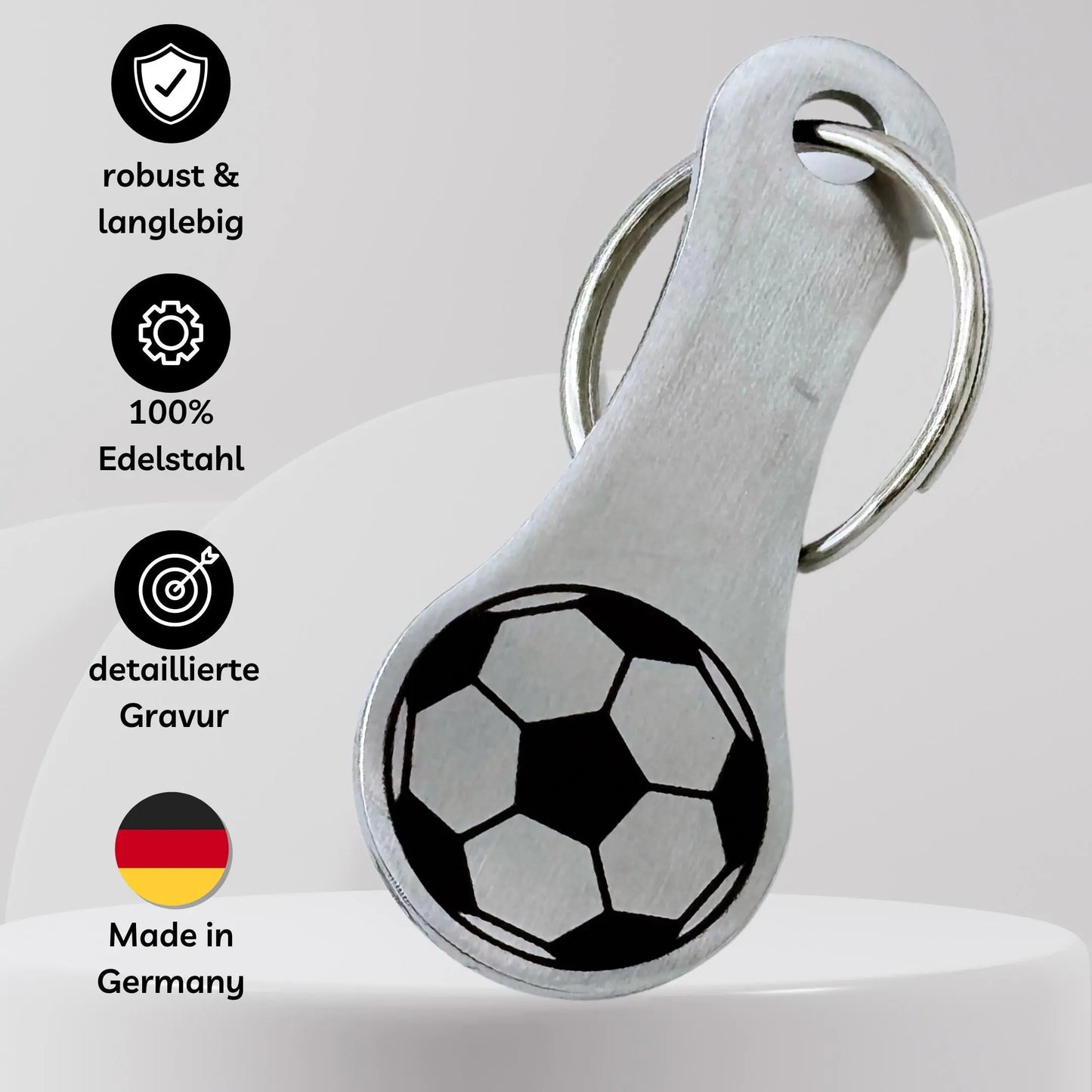 Einkaufswagenlöser mit graviertem Fußball aus Edelstahl – robust, langlebig, made in Germany