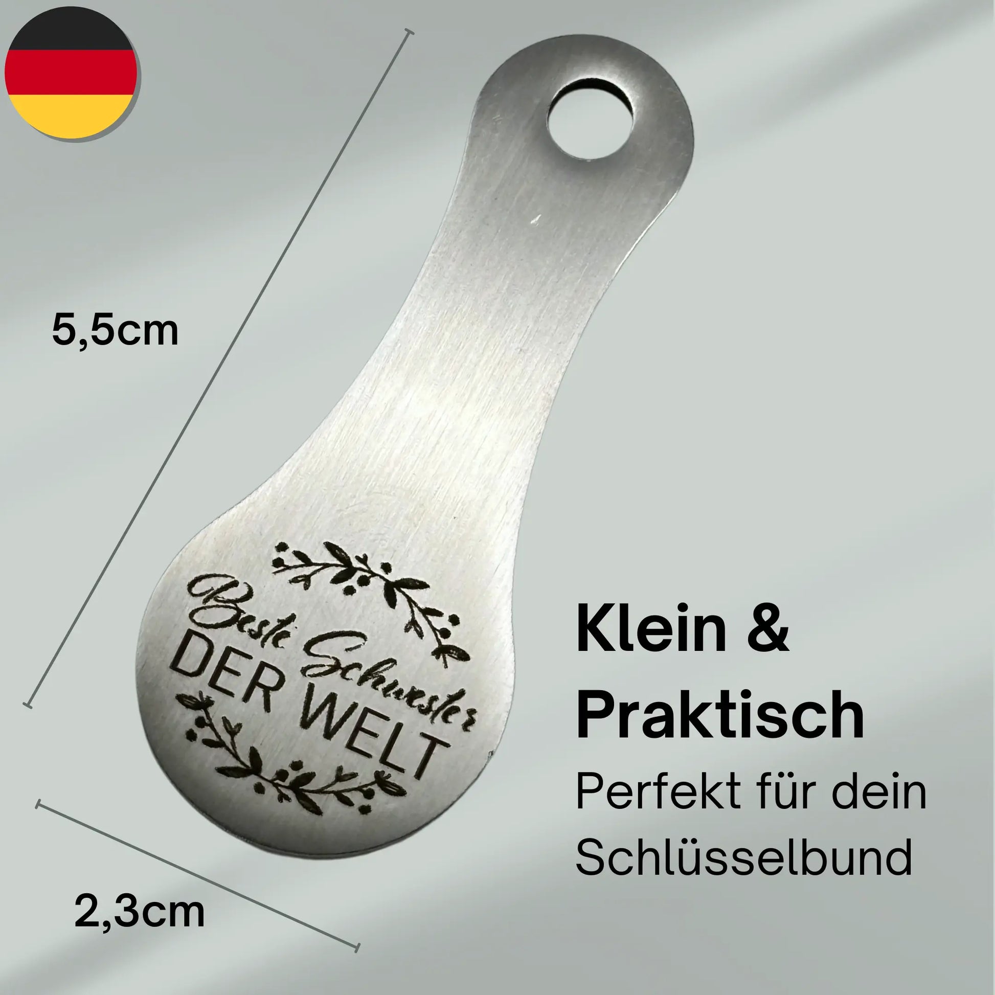 Maße des Schlüsselanhängers: 5,5 cm x 2,3 cm – personalisiertes Geschenk „Beste Schwester der Welt“ aus Edelstahl, kompakt für den Schlüsselbund