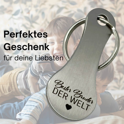 Personalisierter Schlüsselanhänger mit Gravur „Bester Bruder der Welt“ – perfektes Geschenk für Brüder, emotional inszeniert mit spielenden Kindern