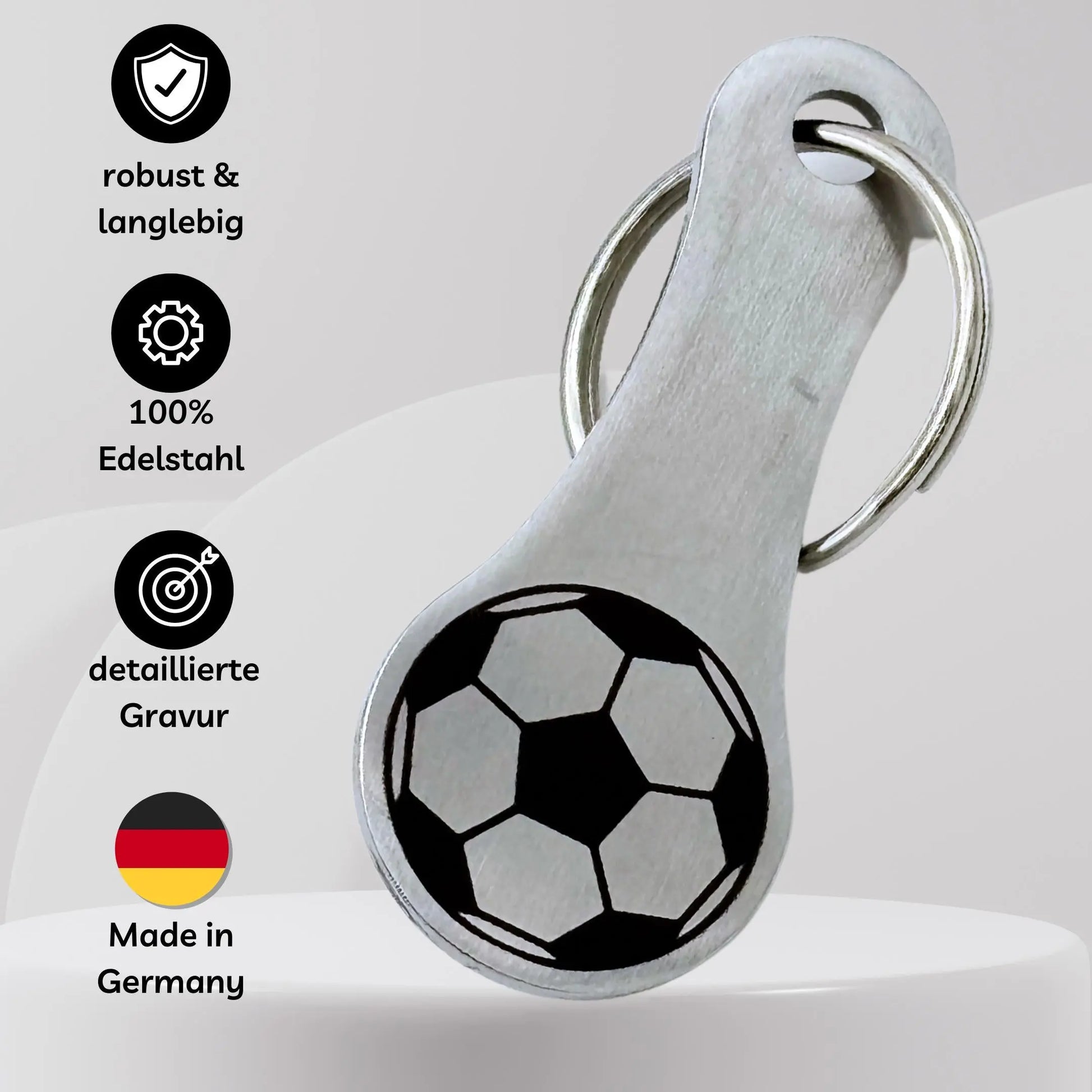 Einkaufswagenlöser mit graviertem Fußball aus Edelstahl – robust, langlebig, made in Germany