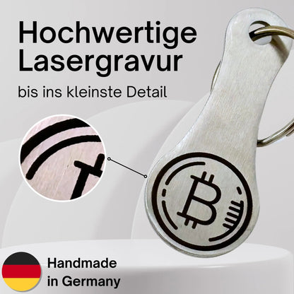 Detaillierte Lasergravur auf Edelstahl-Einkaufswagenlöser mit Bitcoin-Symbol – handgefertigt in Deutschland.