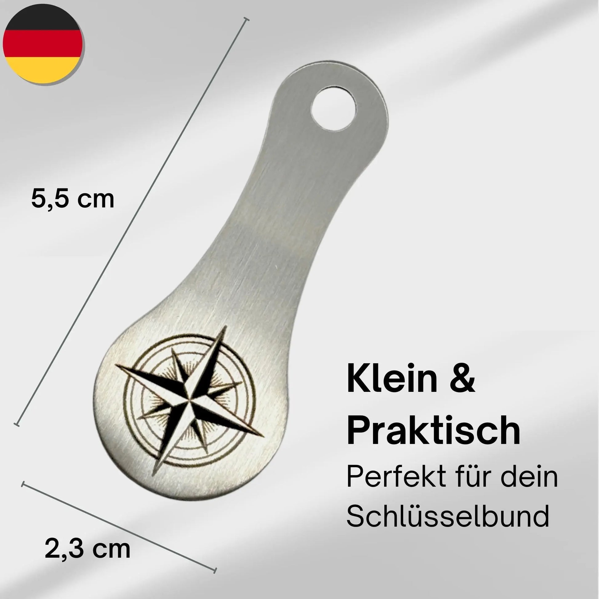 Kompakter Edelstahl-Einkaufswagenchip mit Kompass-Gravur – 5,5 x 2,3 cm, ideal für den Schlüsselbund.