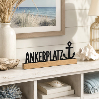 Maritime Ankerplatz Deko aus Eichenholz auf Fensterbank im Küstenstil